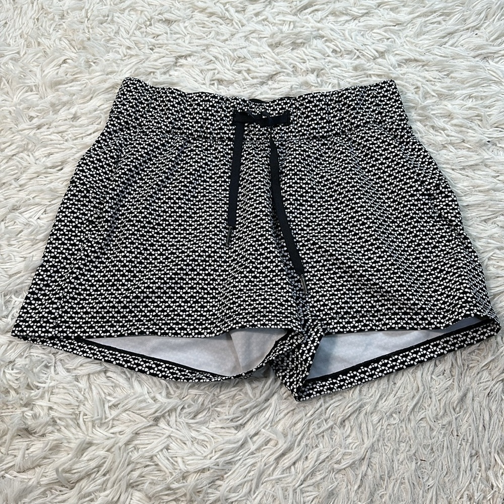 Lululemon On The Fly Short *2.5" Monochromic Black